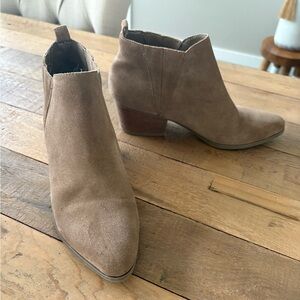 Crown Vintage Tan Ankle Booties, Size 8